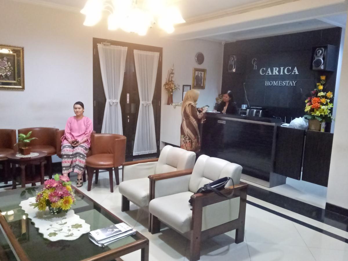 Carica Homestay スラバヤ エクステリア 写真
